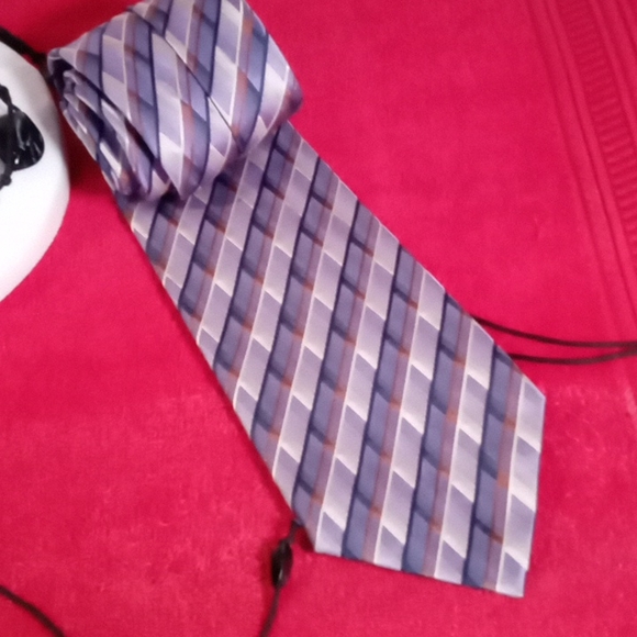 Men's Tie,58inches by 4inches wide. - Picture 5 of 6